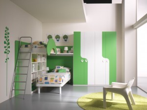 Dječja soba sa krevetom na kat u zeleno bijeloj kombinaciji boja. Velike mogućnosti slaganja elemenata i izbora boja.